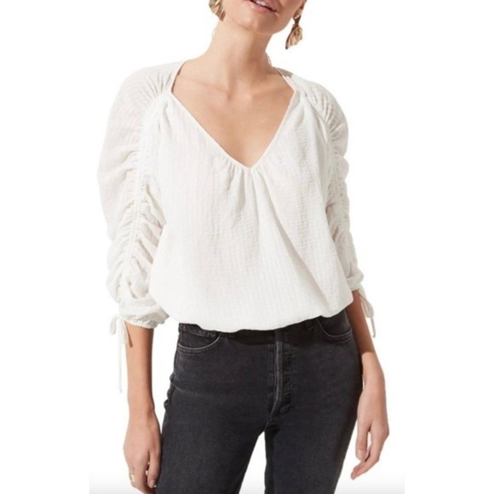 ASTR The Label White Ruched Sleeve Blouse Smocked V-Neck Cottagecore Top L‎